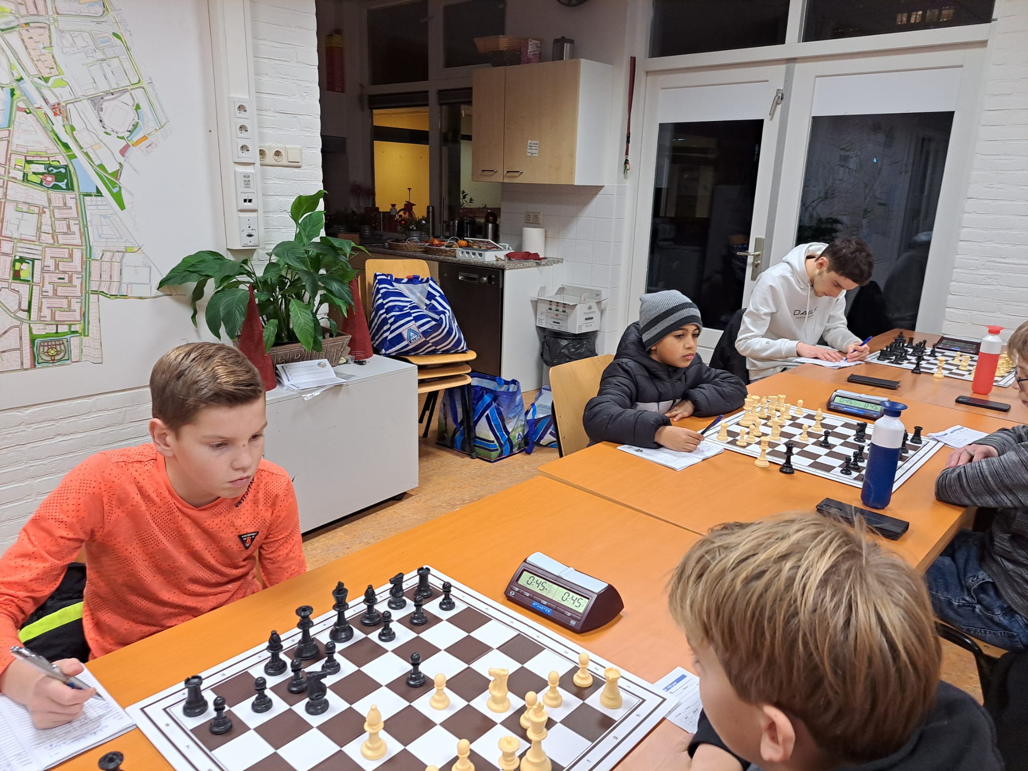 Jeugdschakers zorgen bijna voor een verrassing